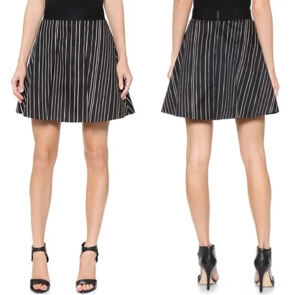 Alice   Olivia Black Pleated A Line Skirt Size 4 classy‎ dark romantic work