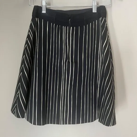 Alice   Olivia Black Pleated A Line Skirt Size 4 classy‎ dark romantic work