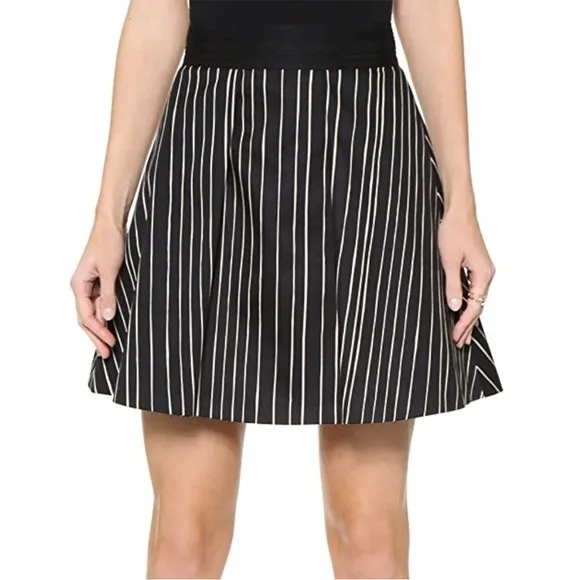 Alice   Olivia Black Pleated A Line Skirt Size 4 classy‎ dark romantic work