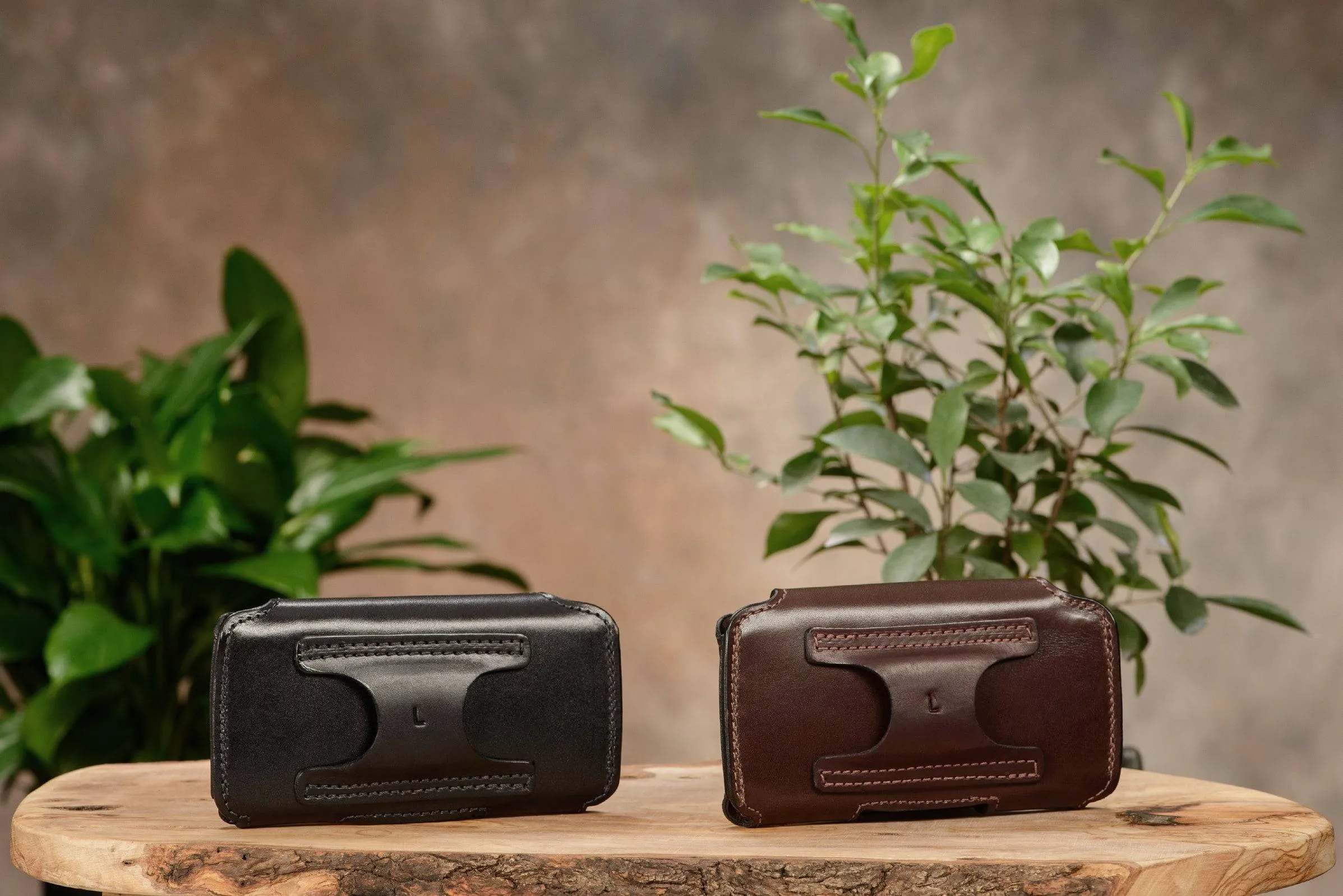 Black Deluxe Leather Horizontal Cellphone Holster Case
