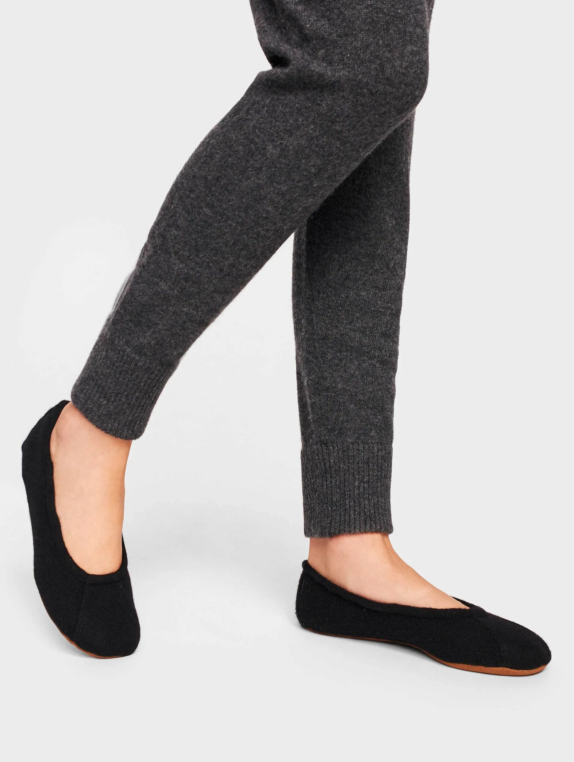 Cashmere Slipper in Black
