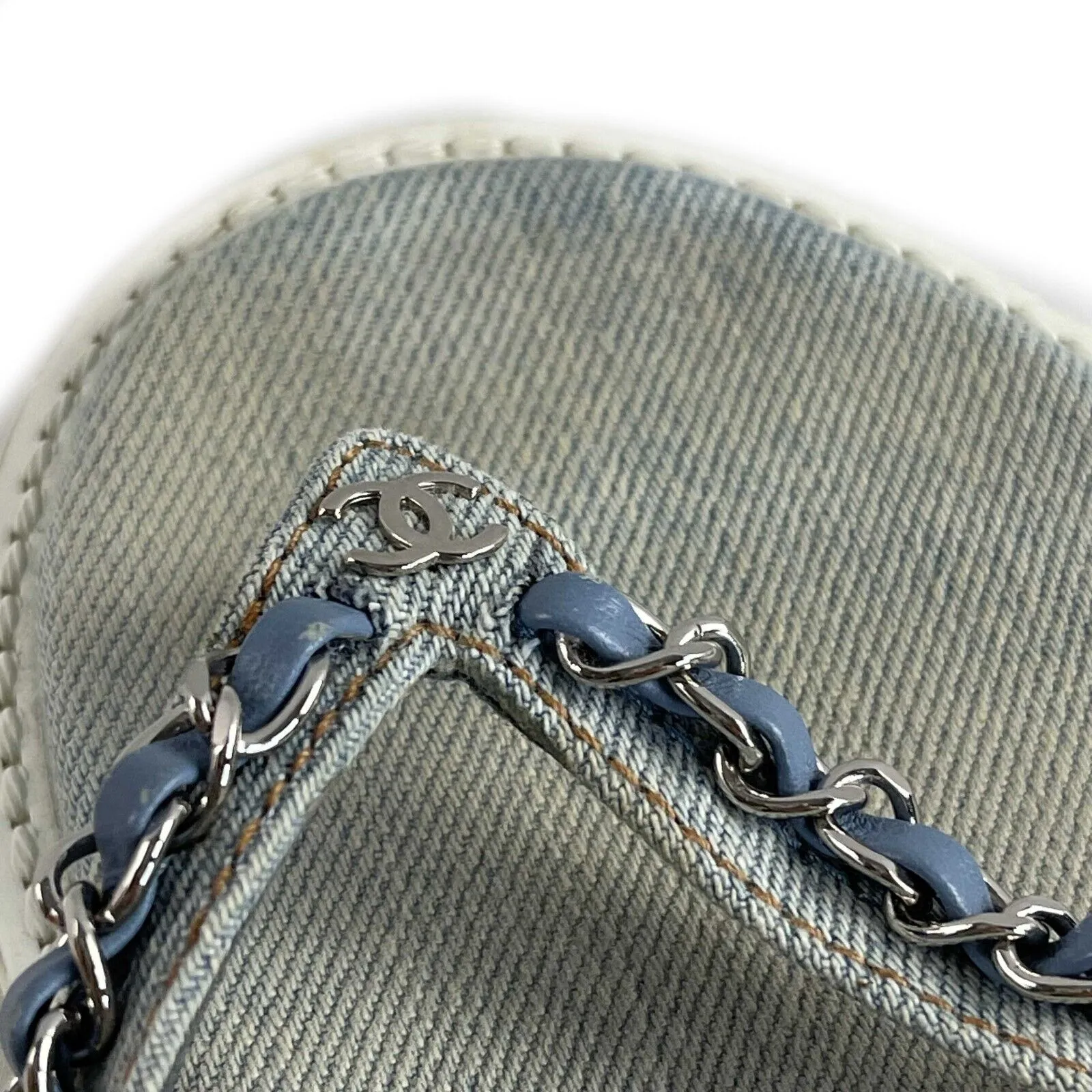 Chanel 2020 Interlocking CC Logo Denim Flip Flops 36 US 6 Good BlueWhite