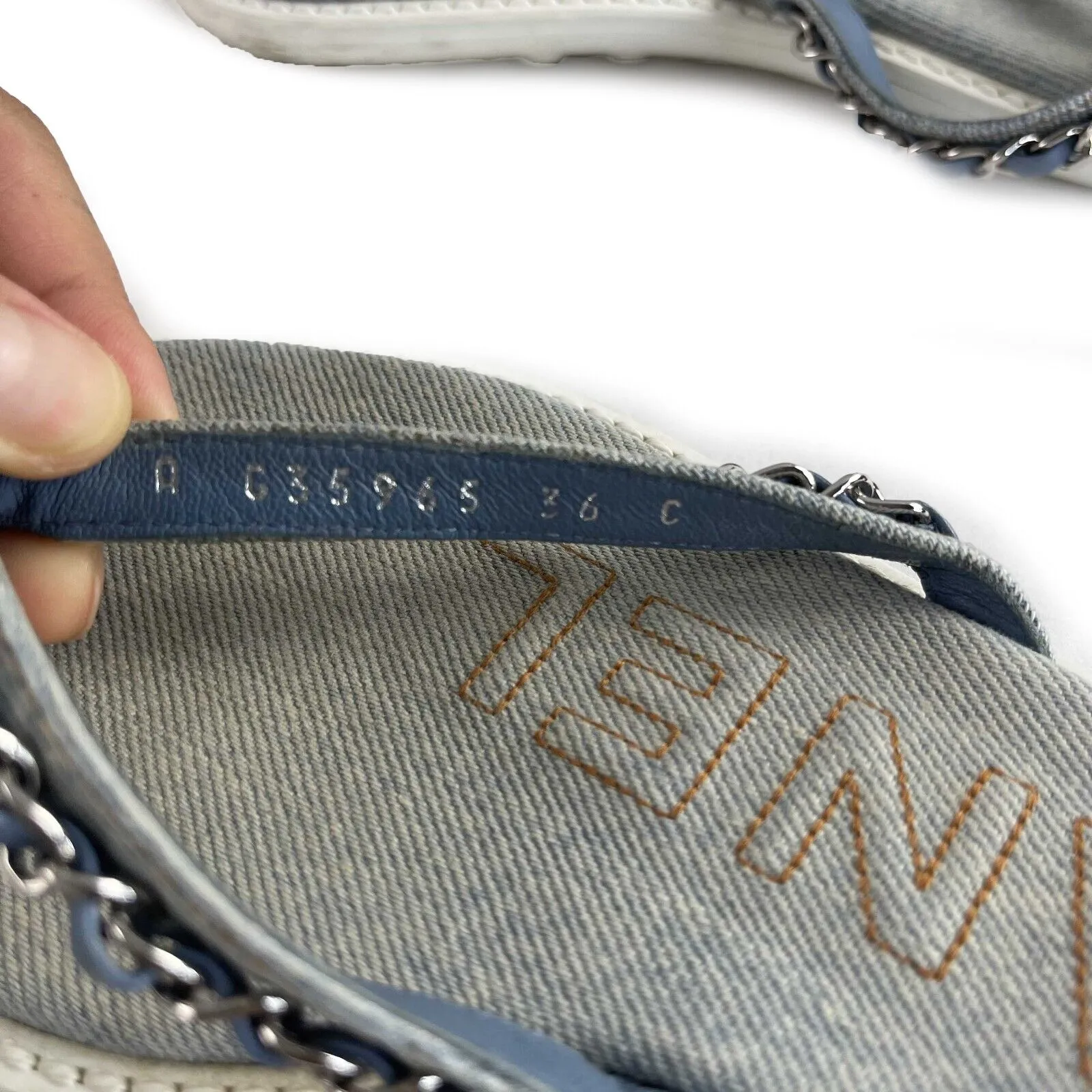 Chanel 2020 Interlocking CC Logo Denim Flip Flops 36 US 6 Good BlueWhite