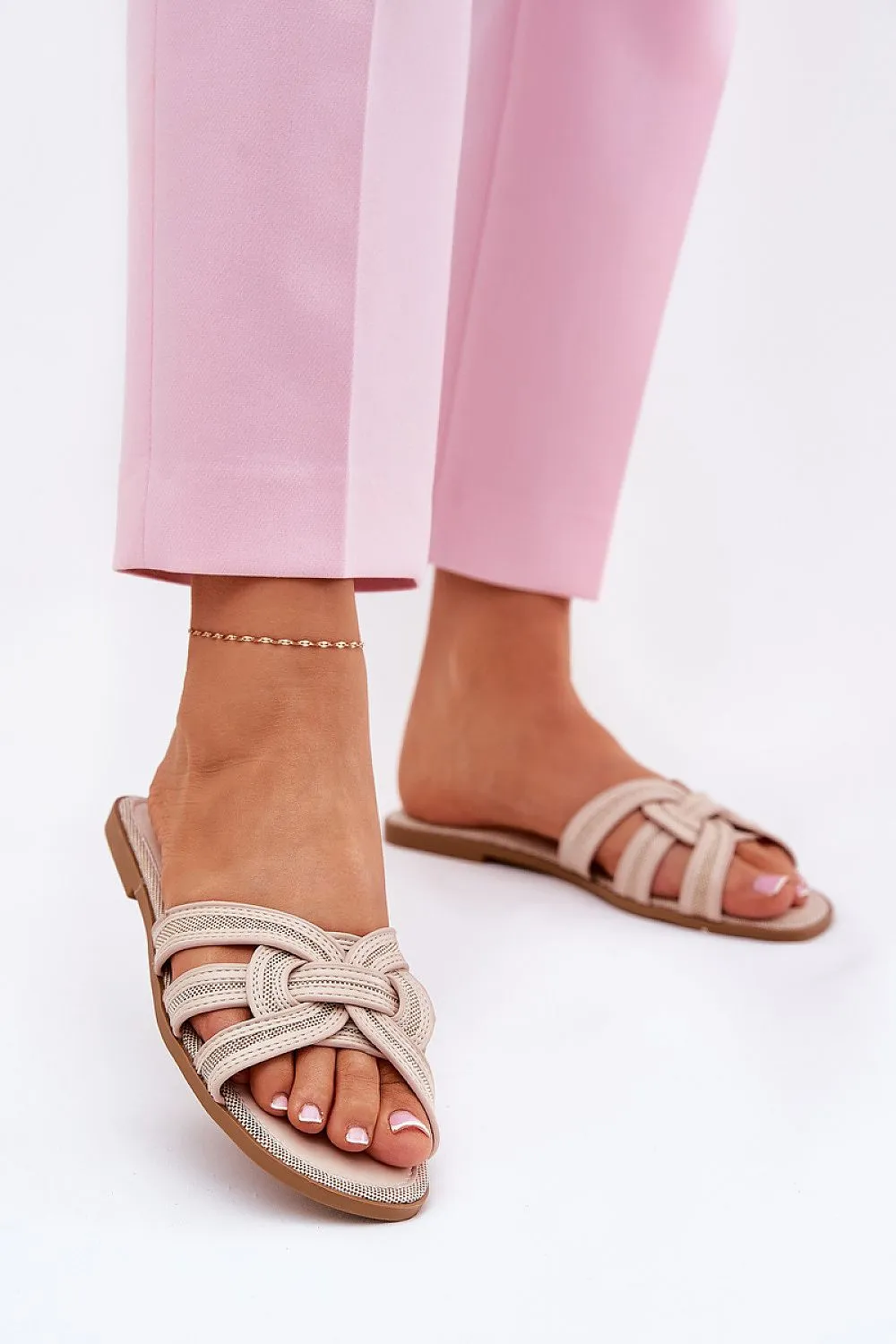 Classic flat women's flip-flops