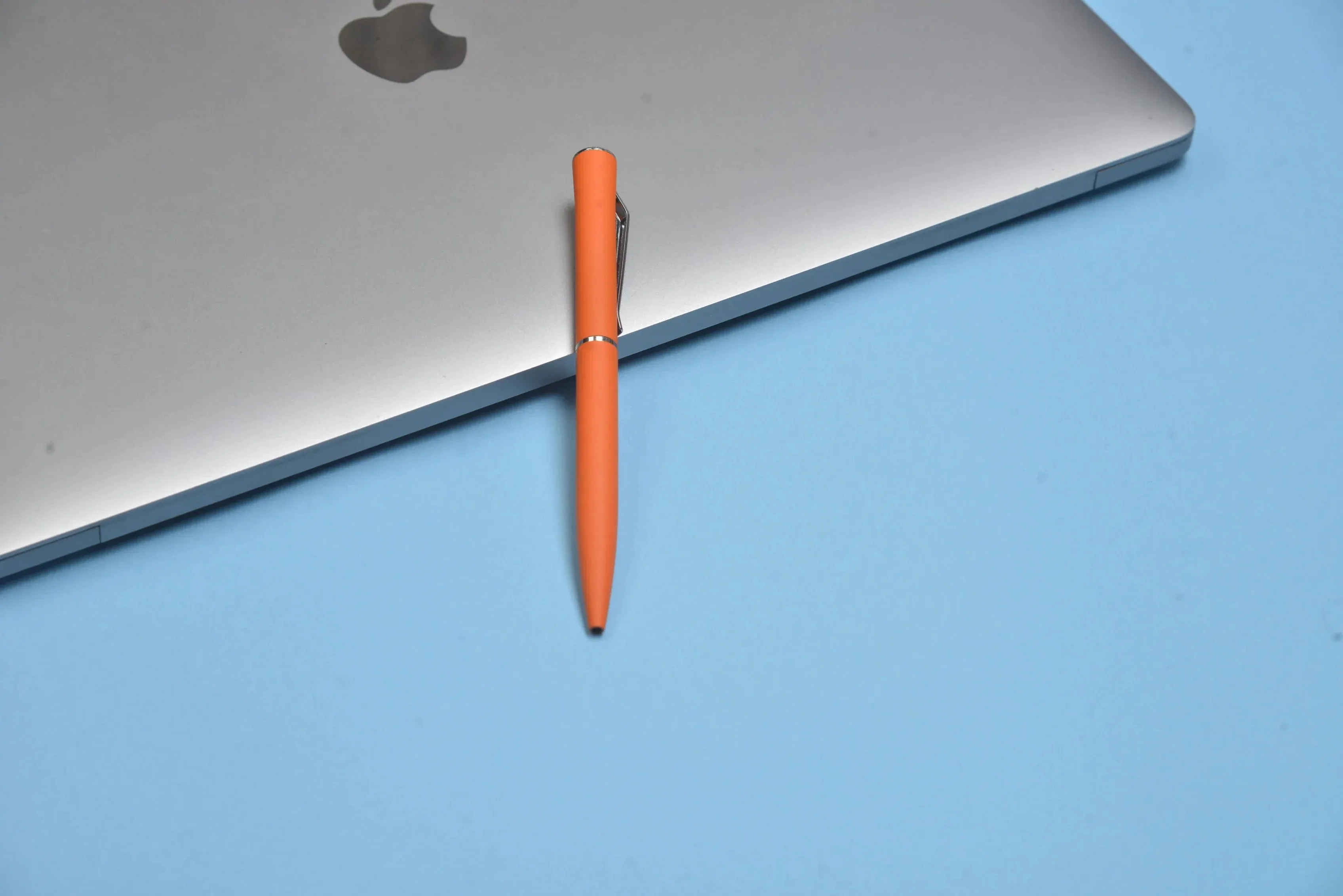 Classy Metal Flip Diary   Classic Metal Pen - Brown