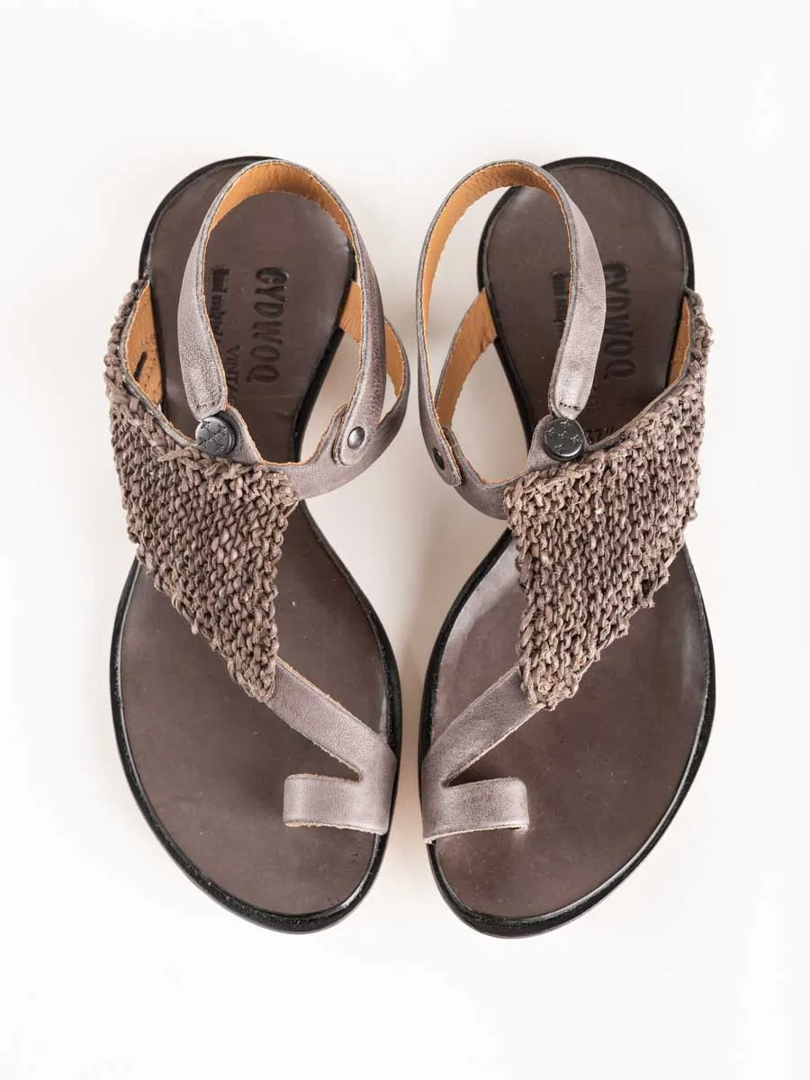 dive flat sandal