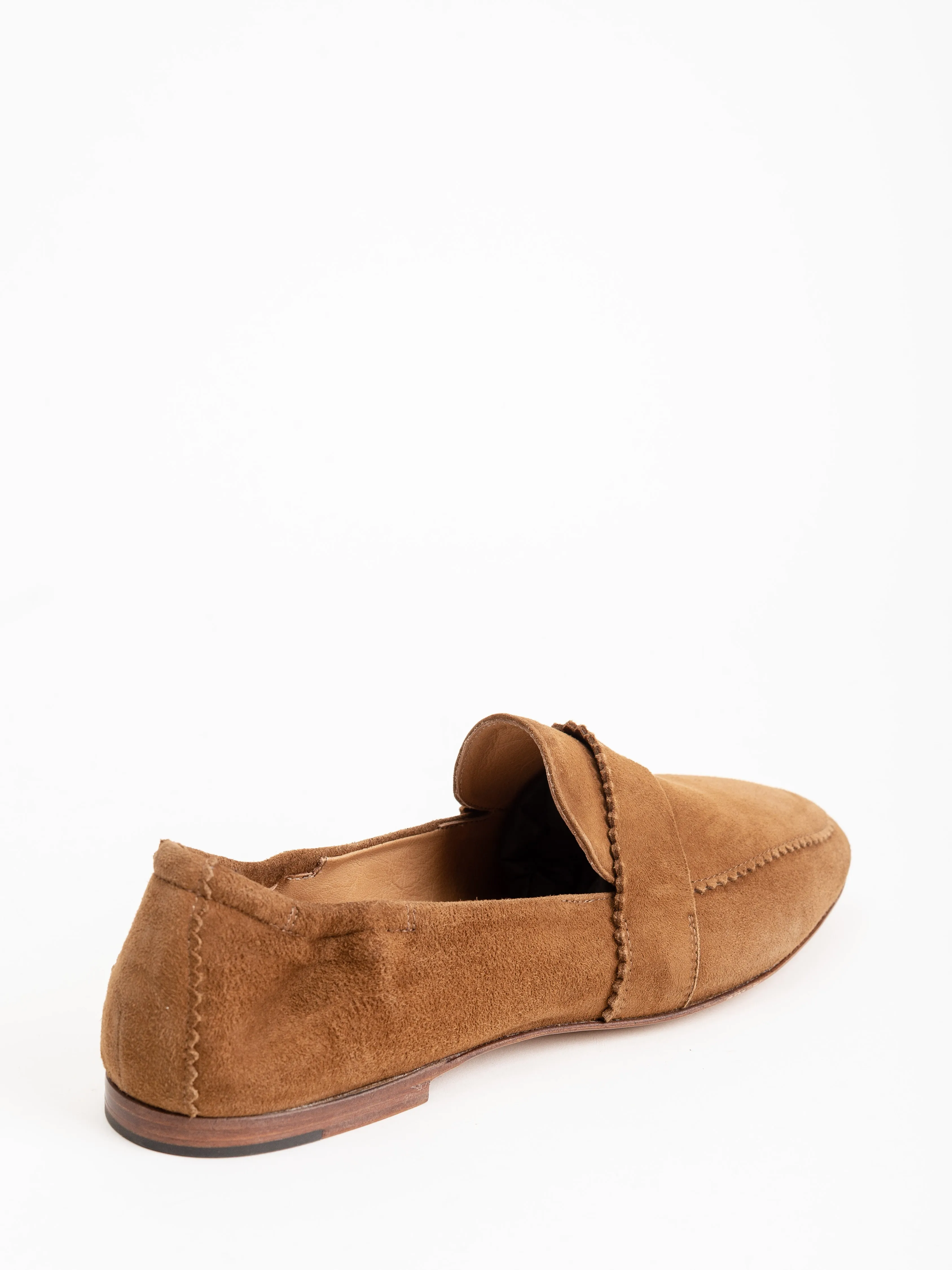 flat loafer - caramel suede