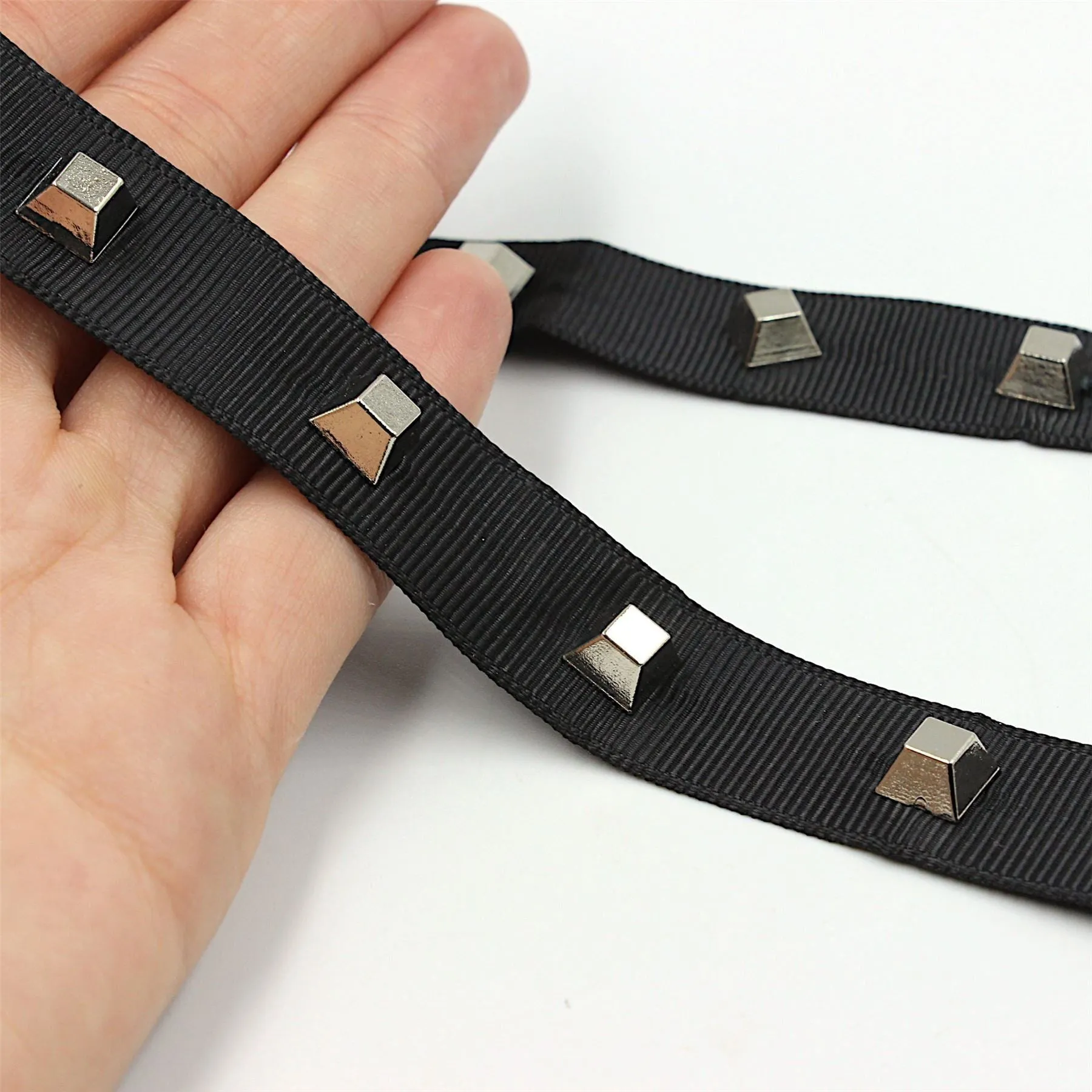 Flat Top Square Metal Stud Braid 15mm 9752