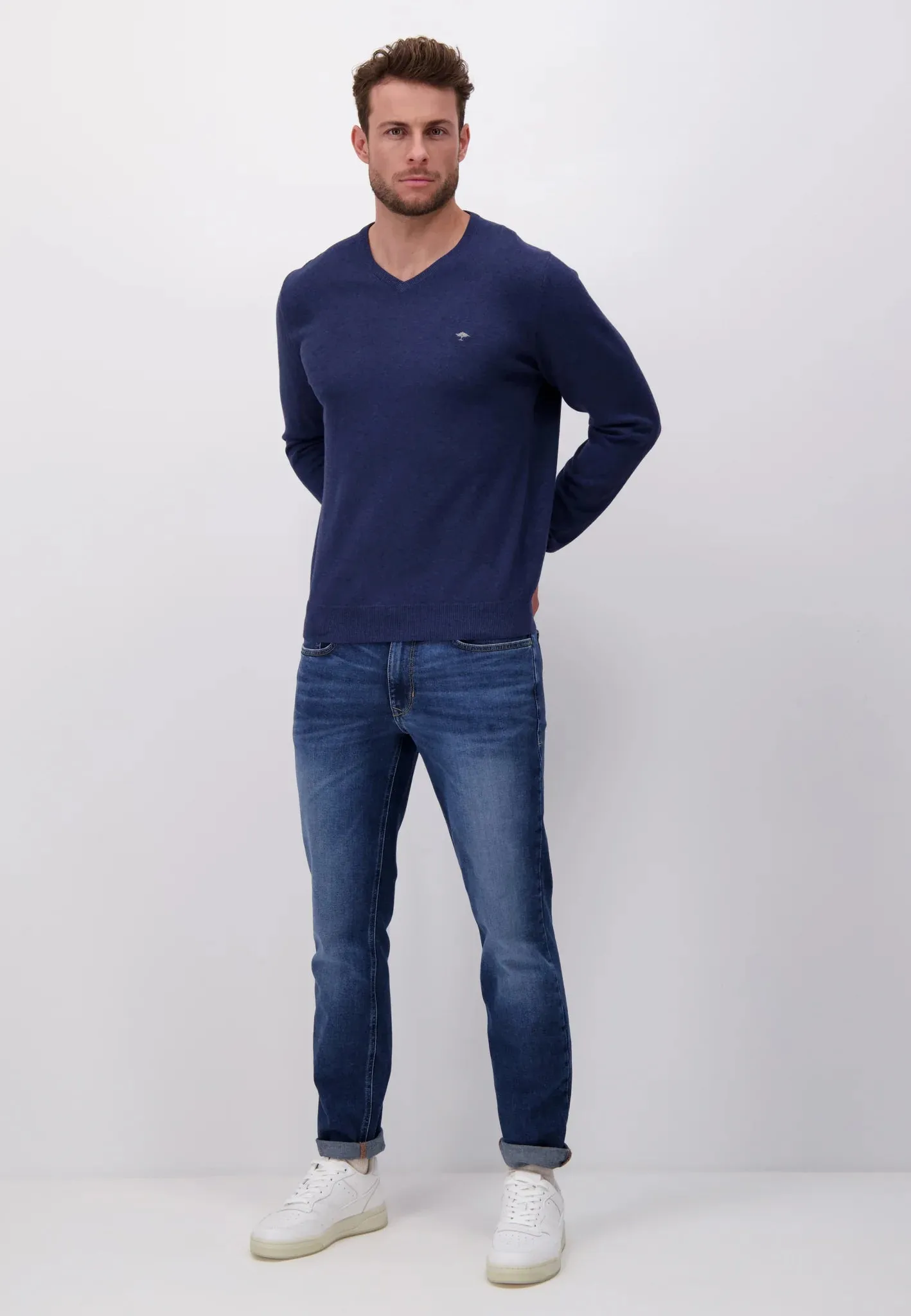 FYNCH HATTON V-Neck Sweater - Men's Fine Knit – Night