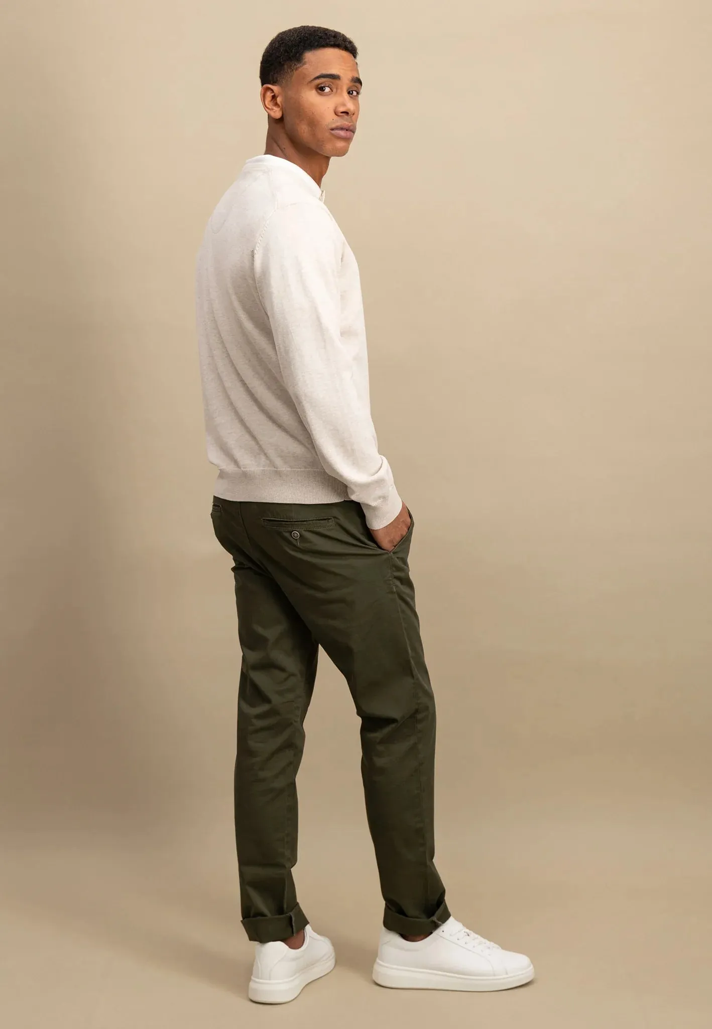 FYNCH HATTON V-Neck Sweater - Men's Fine Knit – Spring White