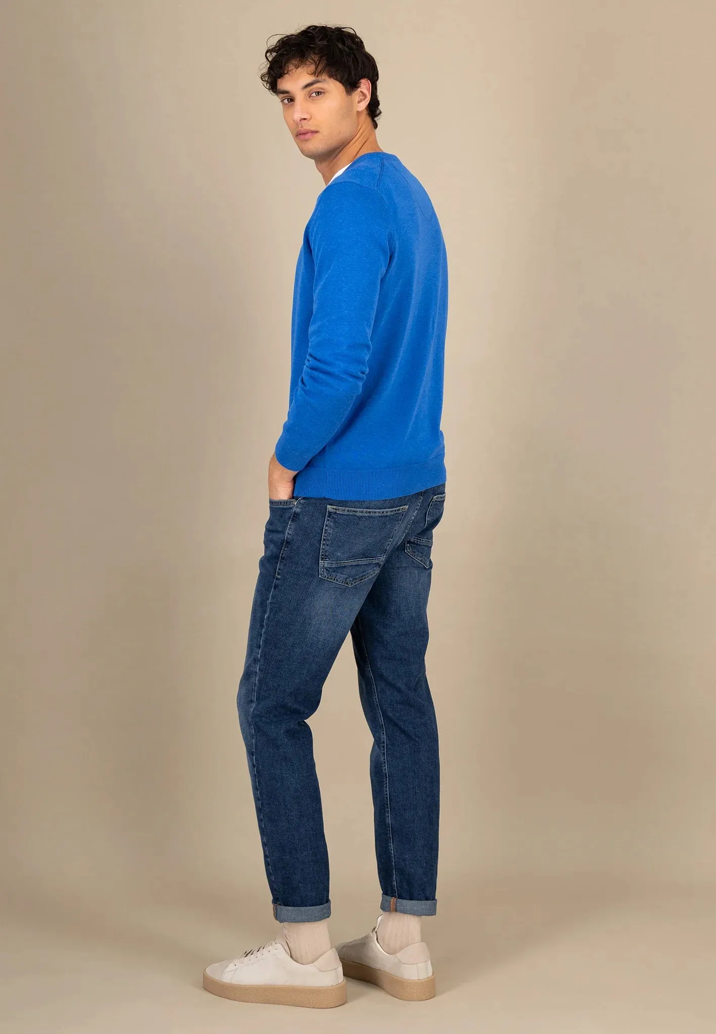 FYNCH HATTON V-Neck Sweater - Men's Fine Knit – Strong Blue