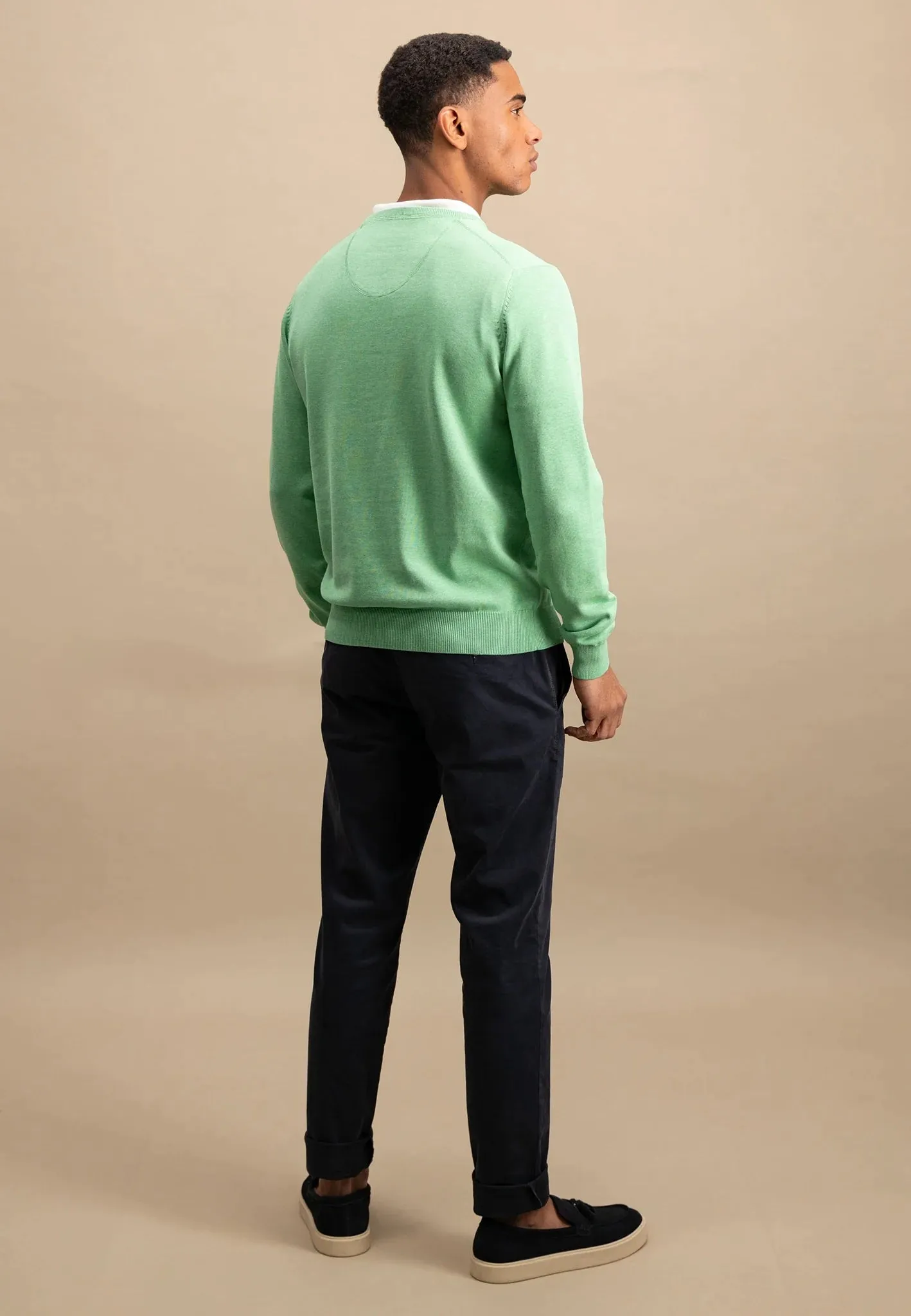 FYNCH HATTON V-Neck Sweater - Men's Fine Knit – Turf Green
