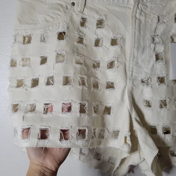 Good American Good '90s Cutoff Denim  Laser Short In  Bone 001 Size 16