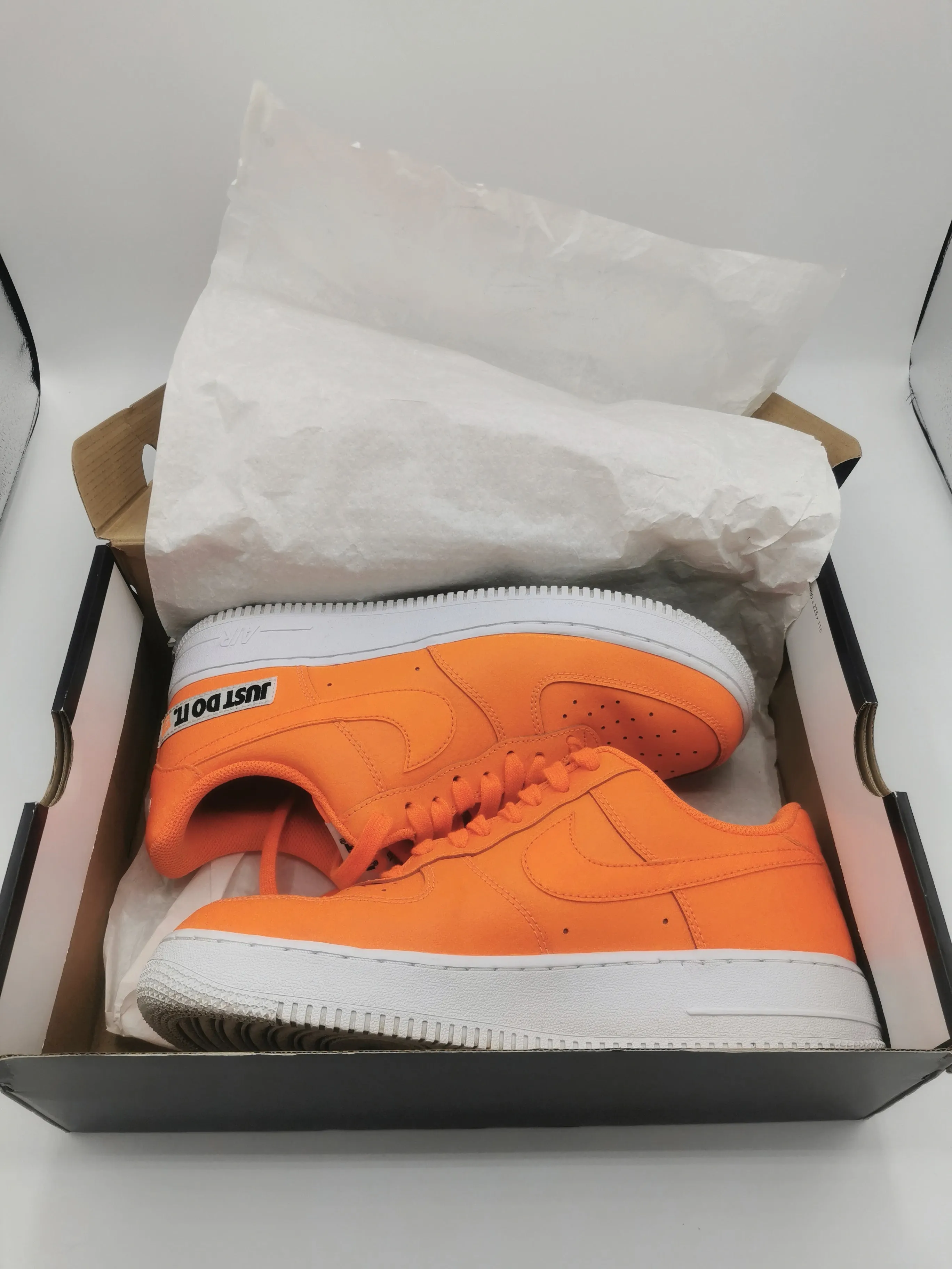 MEN'S SIZE 9 US - NIKE Air Force 1 Low 'Total Orange' EUC B60