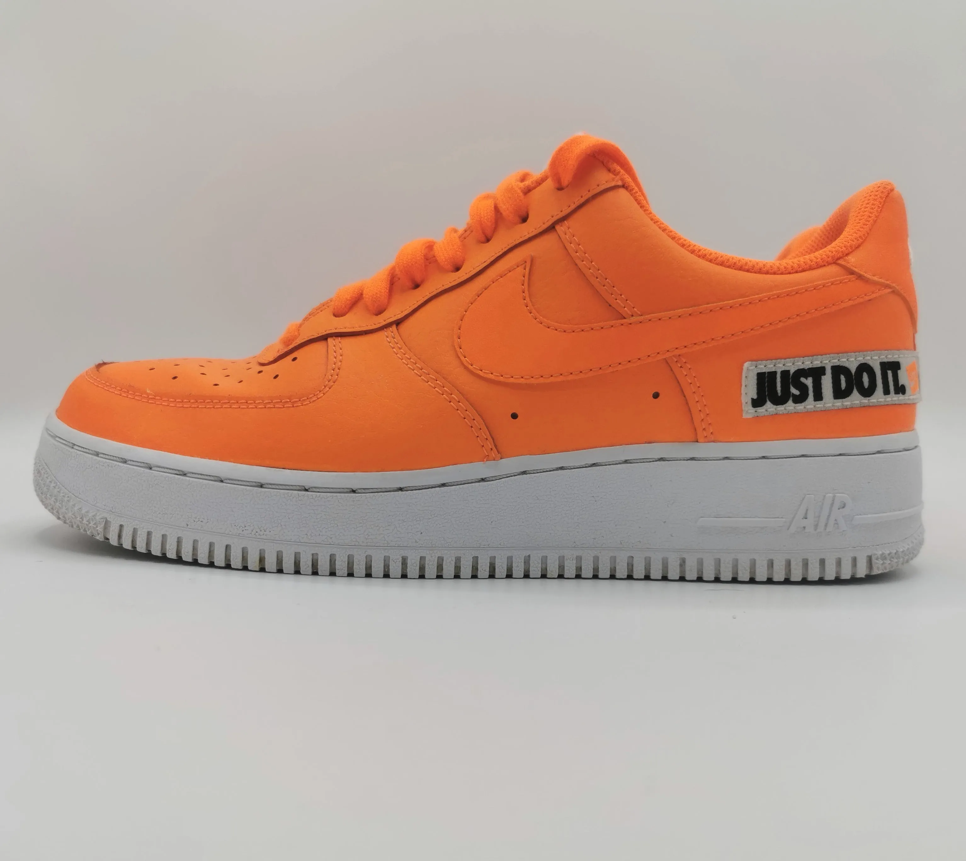 MEN'S SIZE 9 US - NIKE Air Force 1 Low 'Total Orange' EUC B60