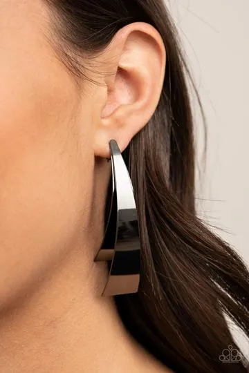 Paparazzi - Underestimated Edge - Black Earring