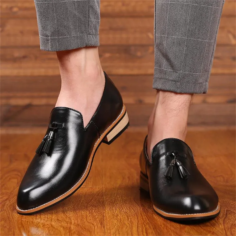 Pointed Toe Solid Color PU Leather Shoes