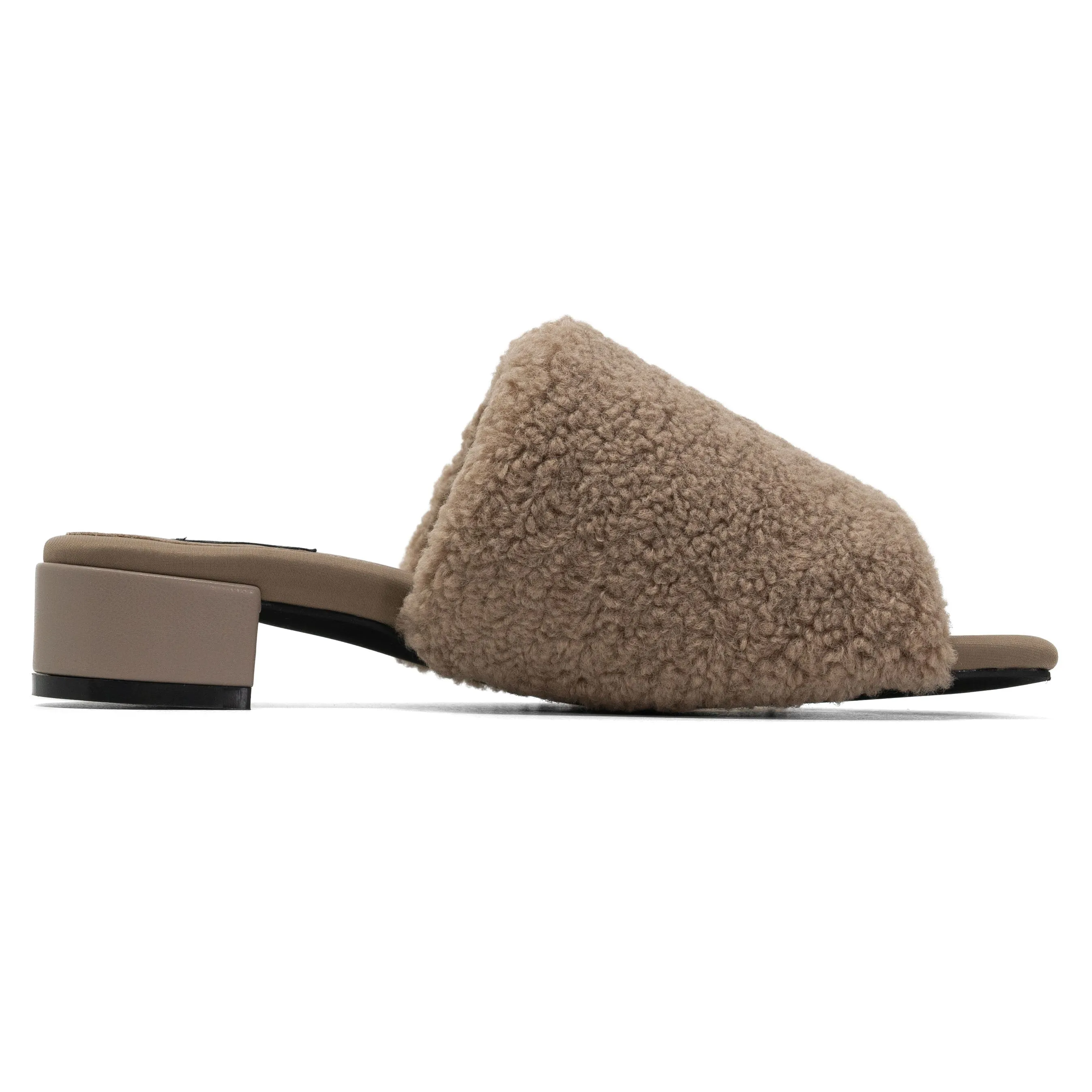 ROAM FUZZY SQUARE OAT FAUX SHEARLING