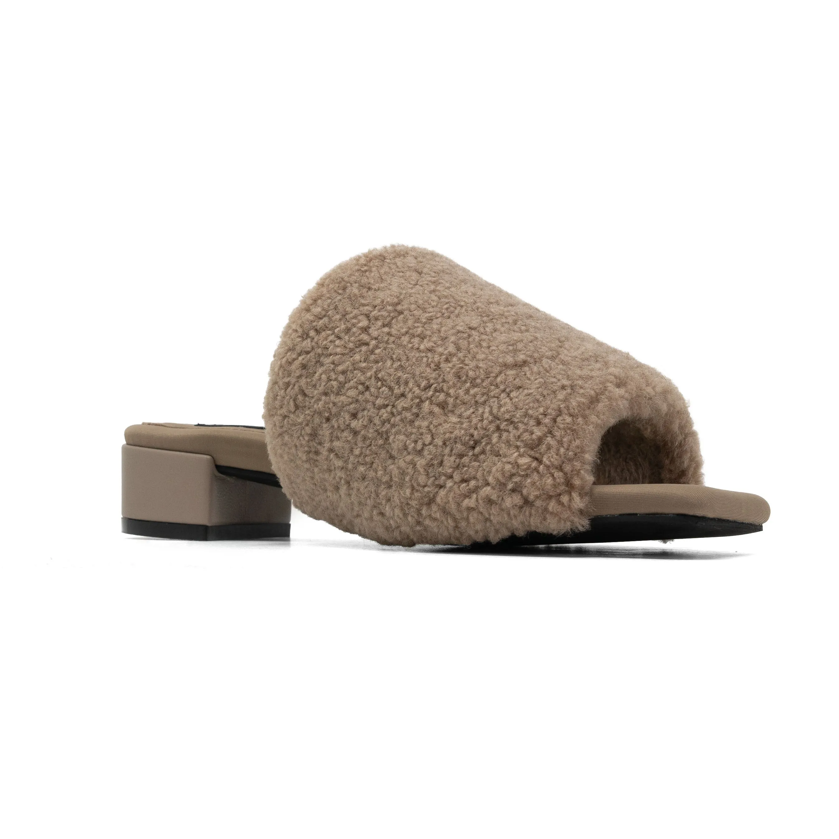 ROAM FUZZY SQUARE OAT FAUX SHEARLING