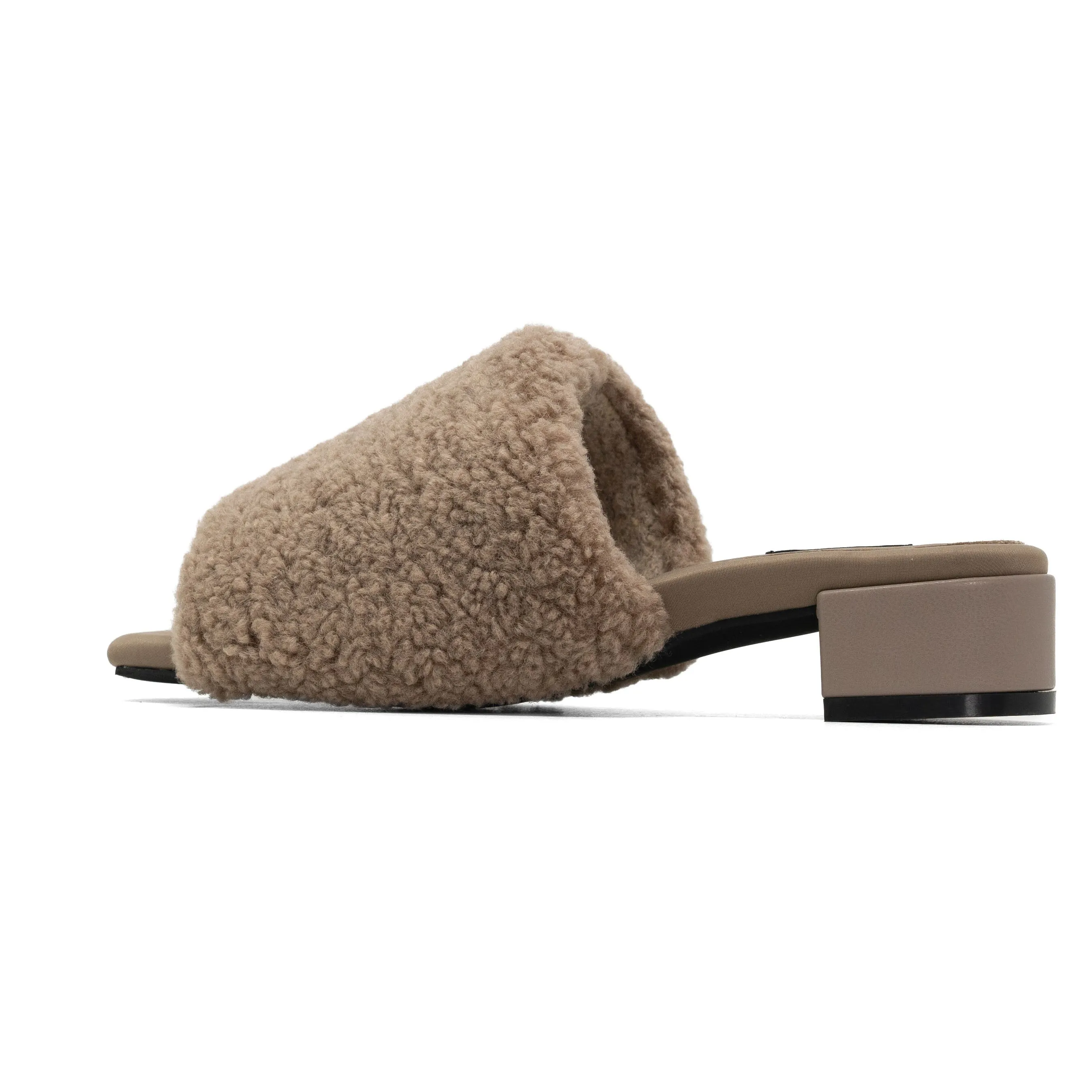 ROAM FUZZY SQUARE OAT FAUX SHEARLING
