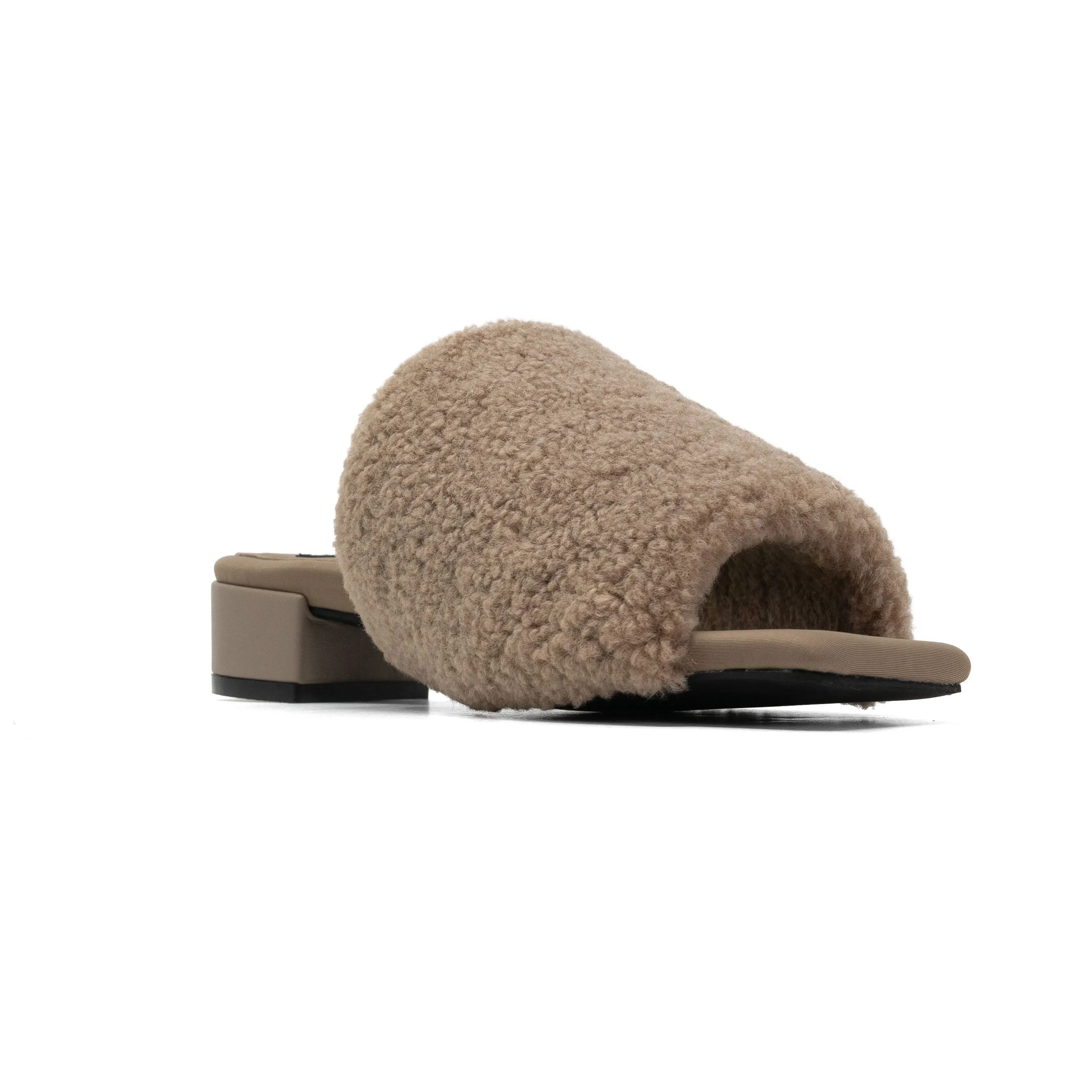 ROAM FUZZY SQUARE OAT FAUX SHEARLING