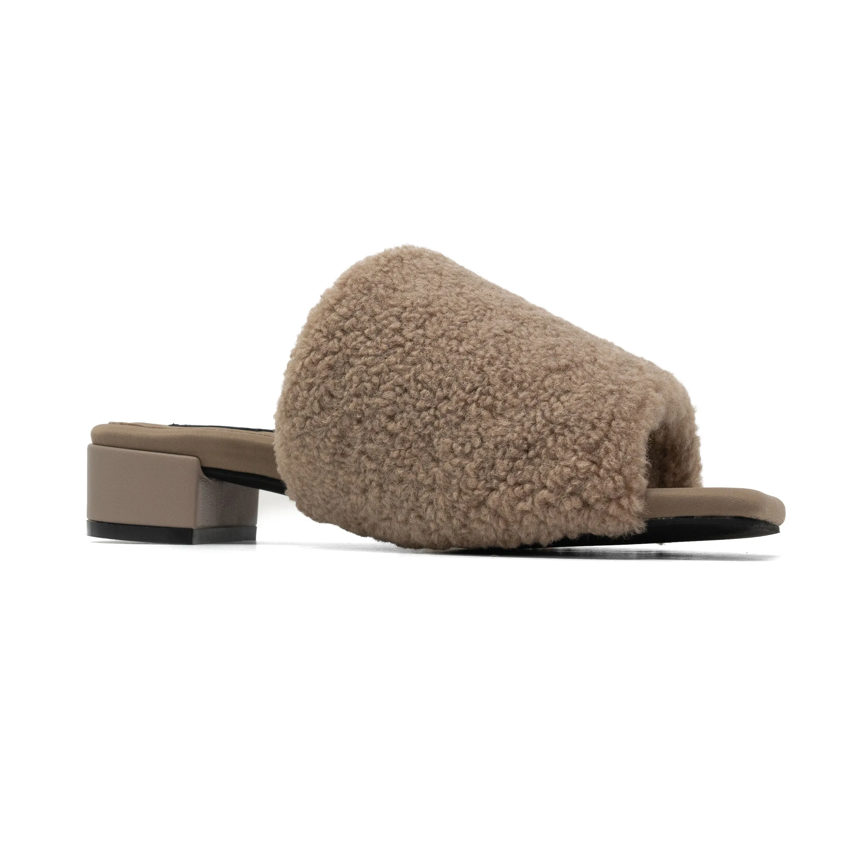 ROAM FUZZY SQUARE OAT FAUX SHEARLING