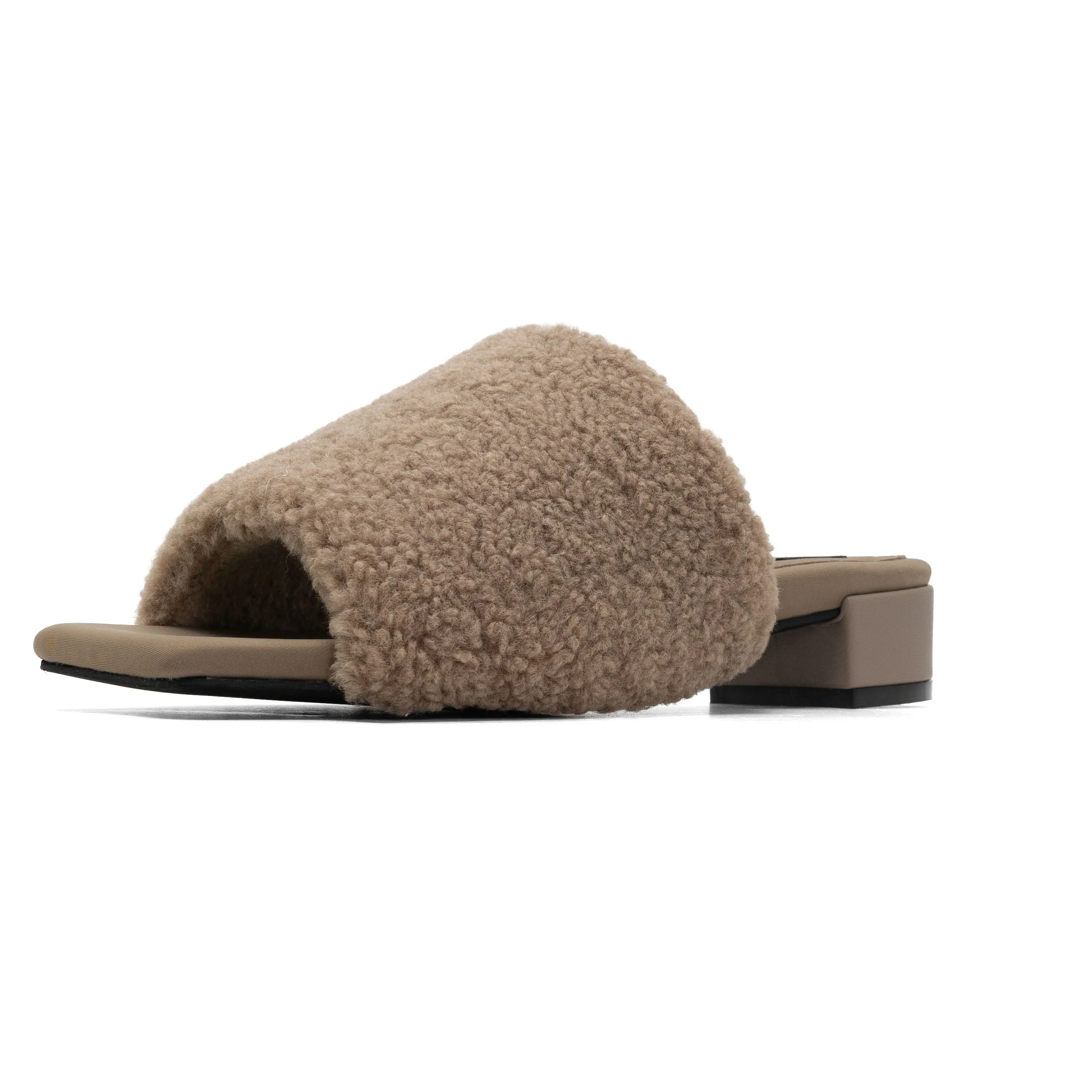 ROAM FUZZY SQUARE OAT FAUX SHEARLING