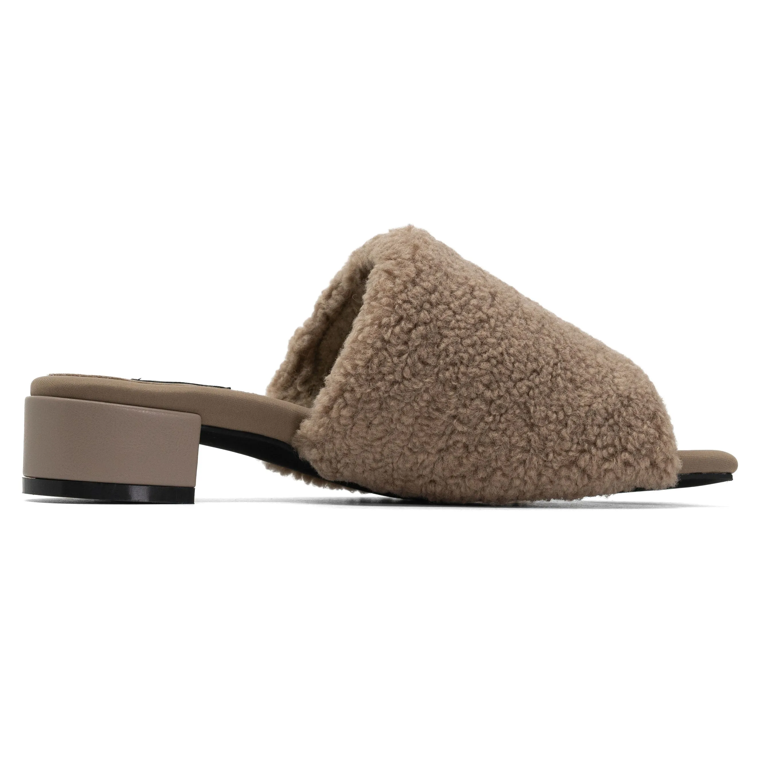 ROAM FUZZY SQUARE OAT FAUX SHEARLING
