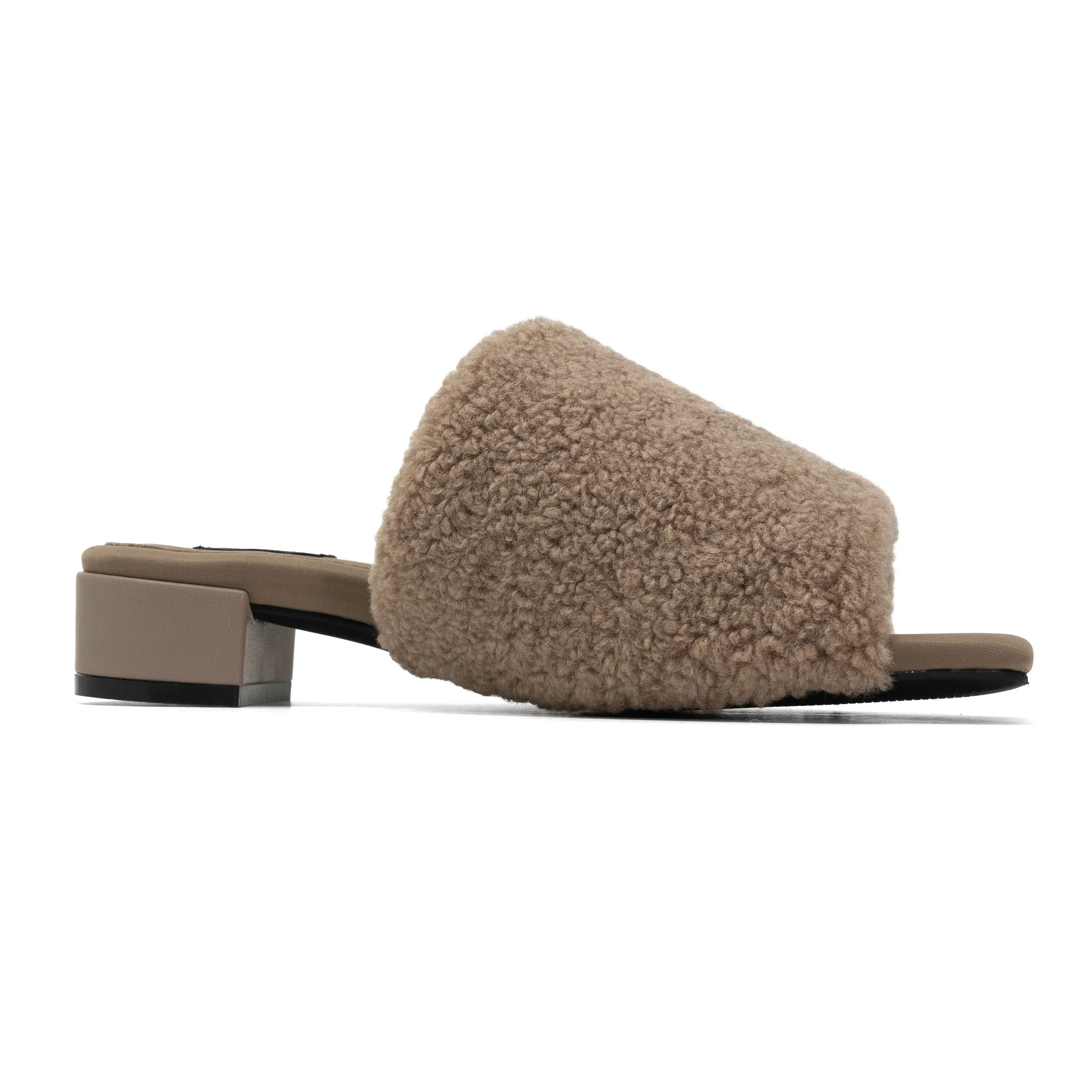 ROAM FUZZY SQUARE OAT FAUX SHEARLING