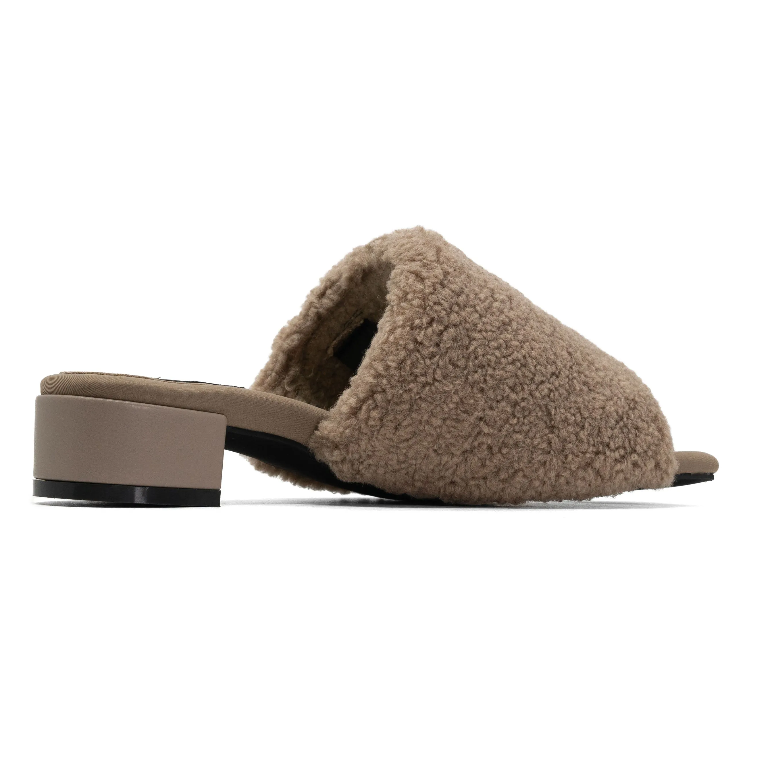 ROAM FUZZY SQUARE OAT FAUX SHEARLING