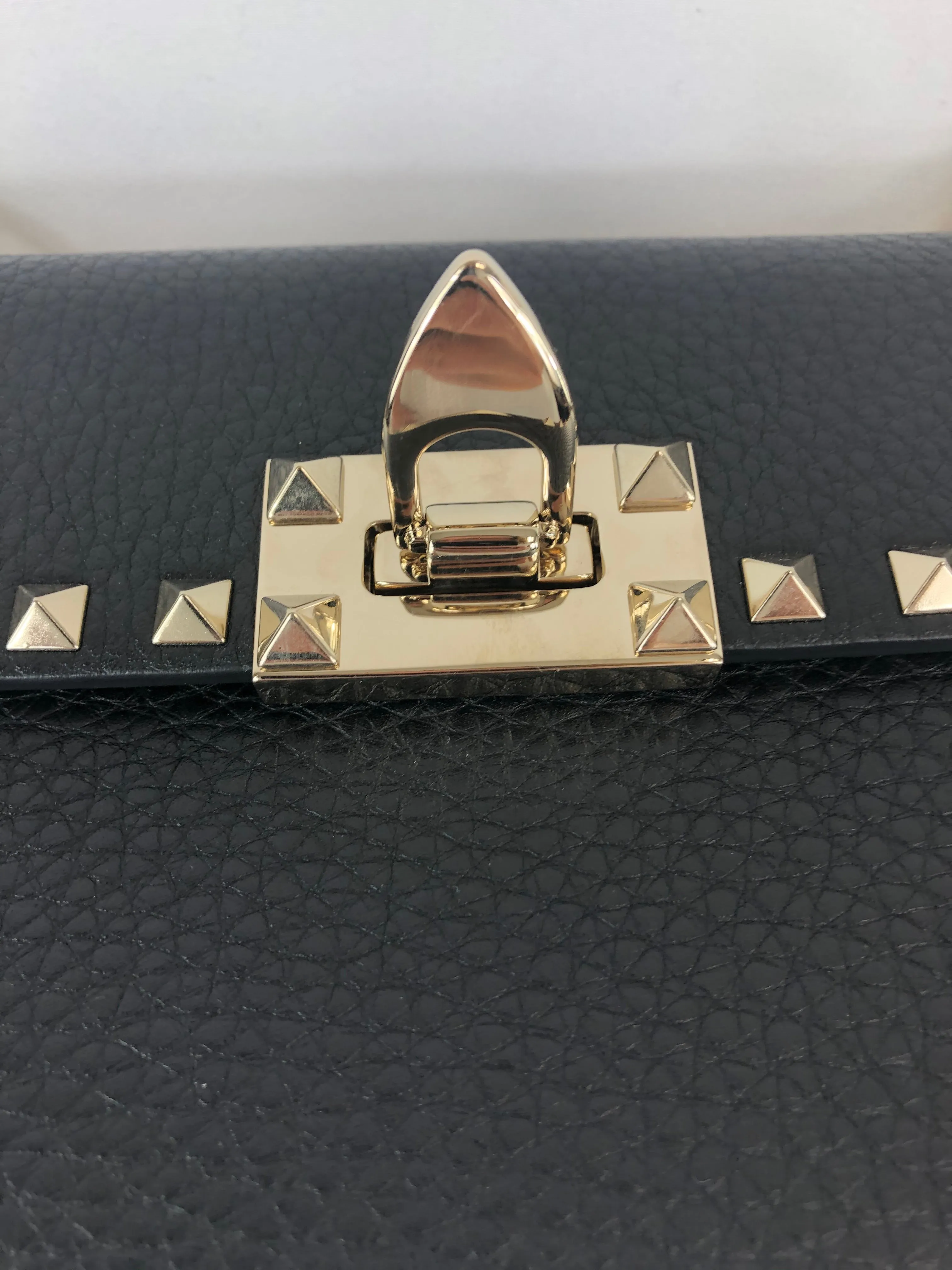 Valentino Garavani Rockstud Small Shoulder Bag in Black