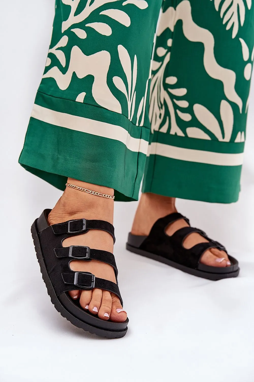 Women's slippers made of eco suede