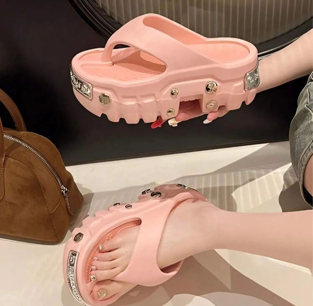 Women's Spring/Summer Thick Sole Slippers, Street Fashion Rivet Decor Platform Slip-On Casual Indoor/Outdoor Flip Flops