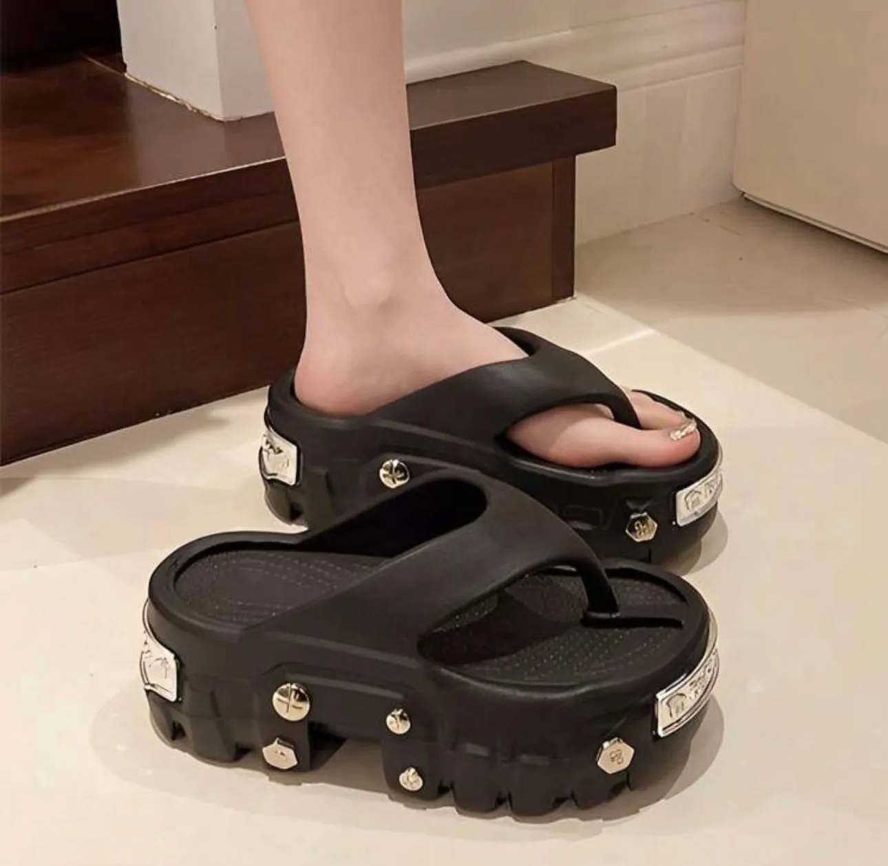 Women's Spring/Summer Thick Sole Slippers, Street Fashion Rivet Decor Platform Slip-On Casual Indoor/Outdoor Flip Flops